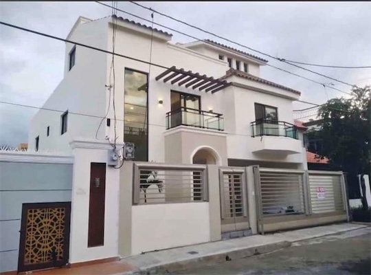 casas - Venta de casa de lujo de 3 niveles el mirador del este Santo Domingo