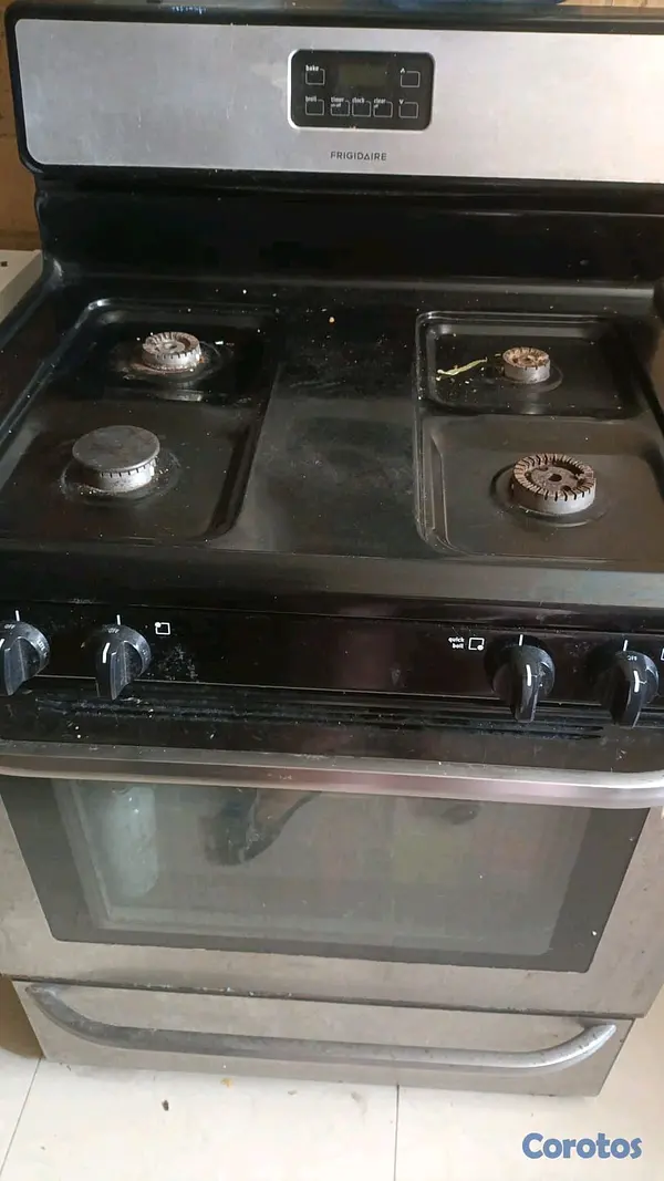 cocina - Estufa de gas funcional, horno requiere revisión 2
