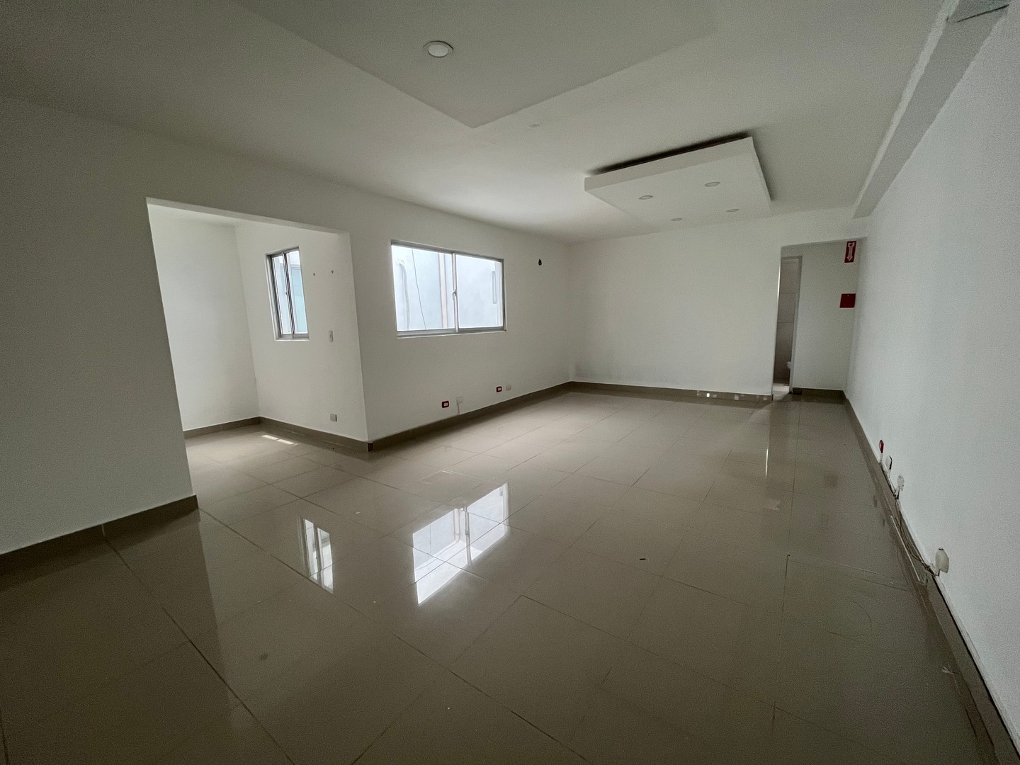 oficinas y locales comerciales - Oficina en Alquiler Evaristo Morales de 49 m2 . Tercer Nivel  3
