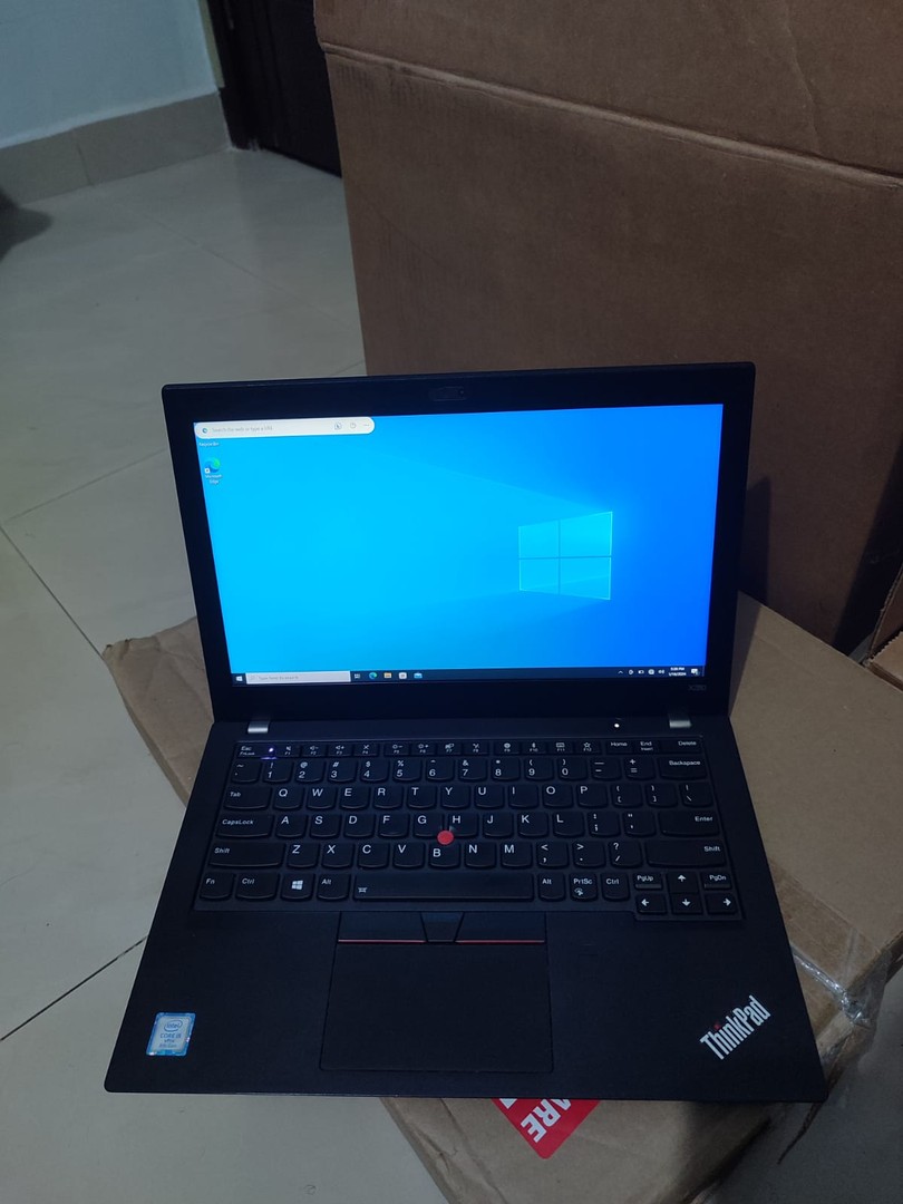 computadoras y laptops - Lenovo thinkpad x280 touchscreen i5 de octava generacion 8GB de Ram 256SSD 