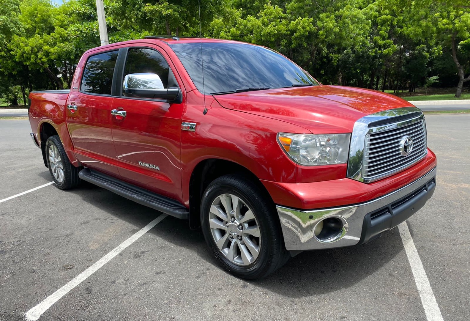 jeepetas y camionetas - Toyota tundra platinium 2011 full 4x4 Gas inyección soonruf negociable 🤩🤩