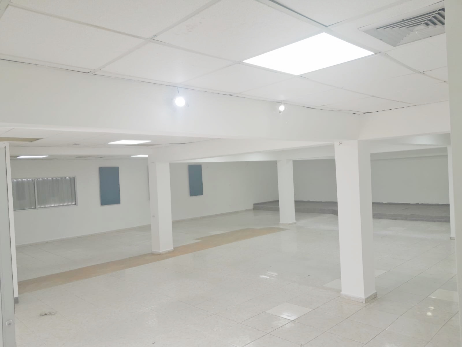 oficinas y locales comerciales - Local céntrico en Evaristo  6