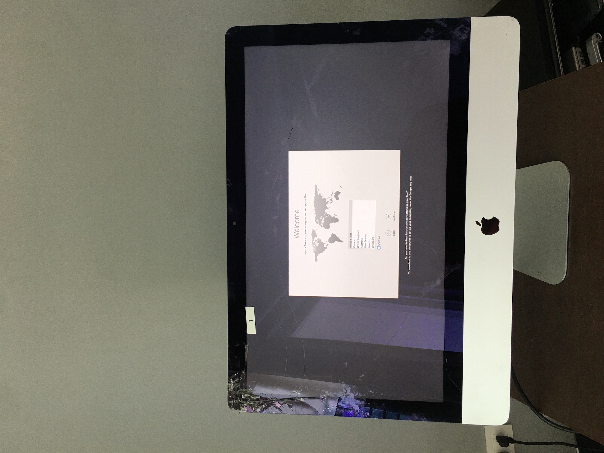 computadoras y laptops - Apple iMac - Late 2015 - 21.5" - i5 1.6GHZ Processor 1TB Hard Drive, 8GB RAM