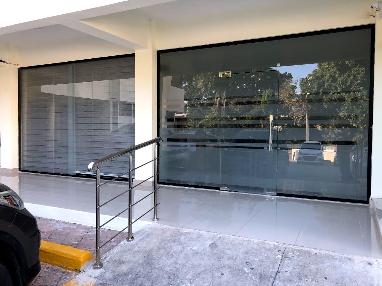oficinas y locales comerciales - Se renta locales comerciales en plaza los alamos 