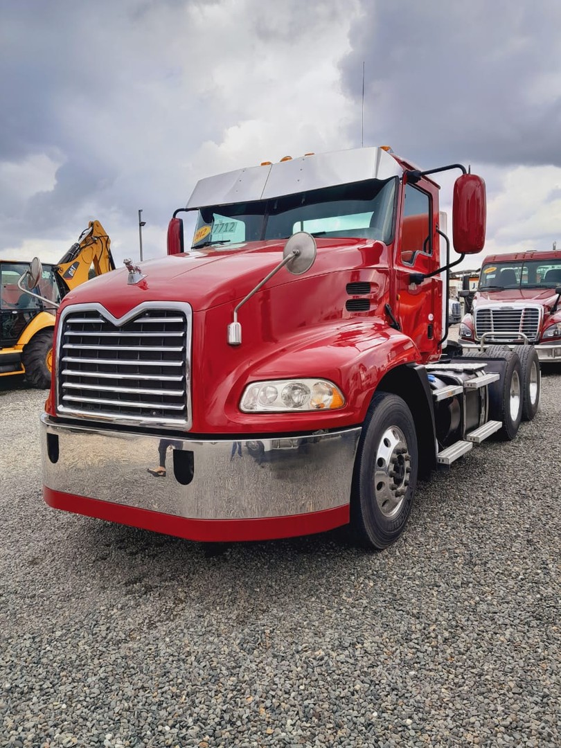 camiones y vehiculos pesados - MACK PINNACLE año 2012 7