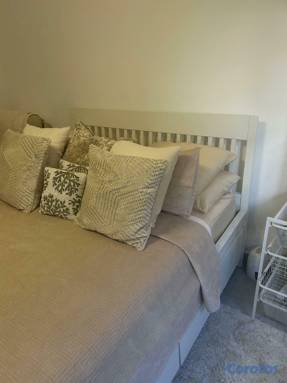 muebles y colchones - Cama Queen de Madera Maciza  1