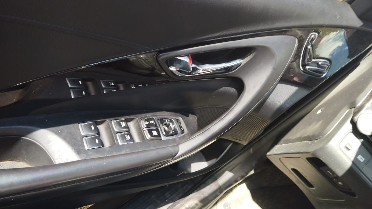 carros - HYUNDAI GRANDEUR 2017 NEGRODESDE: RD$670,100.00- 3