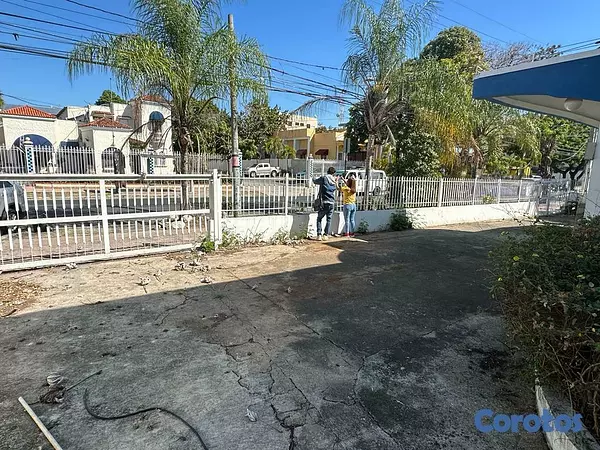 solares y terrenos - Solar amplio en venta en Gazcue 4