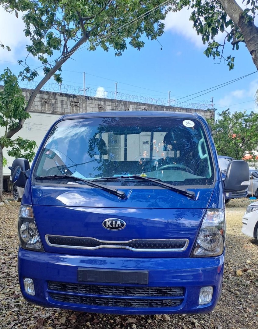 jeepetas y camionetas - KIA BONGO 2017 AZUL