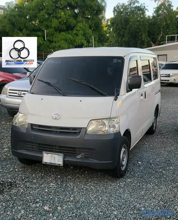 jeepetas y camionetas - FURGONETA TOYOTA HACE 2017 2