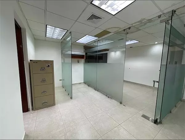 oficinas y locales comerciales - Local en Naco Amplio 8