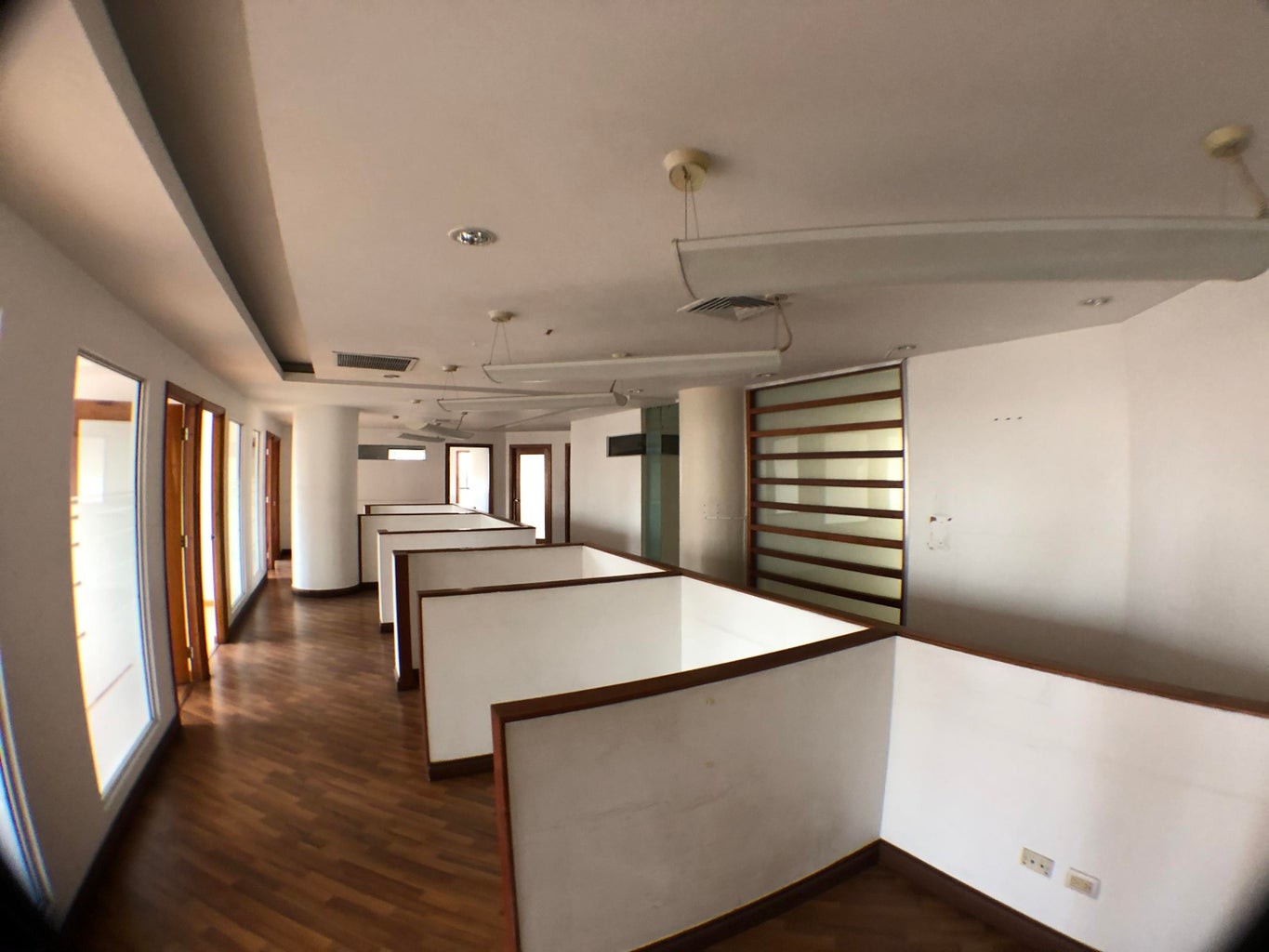 oficinas y locales comerciales -  local para oficina con divisiones para áreas de trabajo, oficinas, etc 5