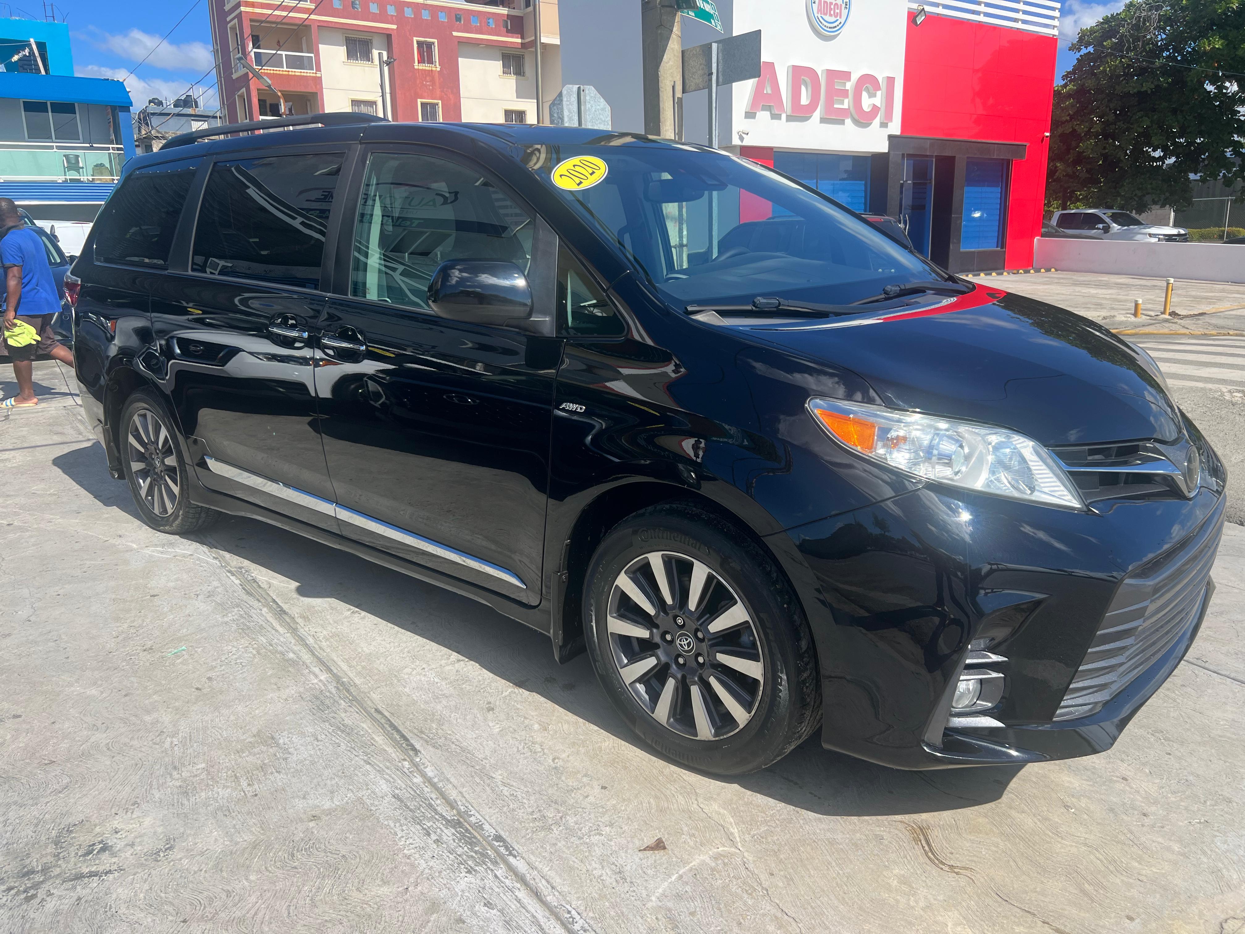 jeepetas y camionetas - Toyota Sienna XLE 2020 8