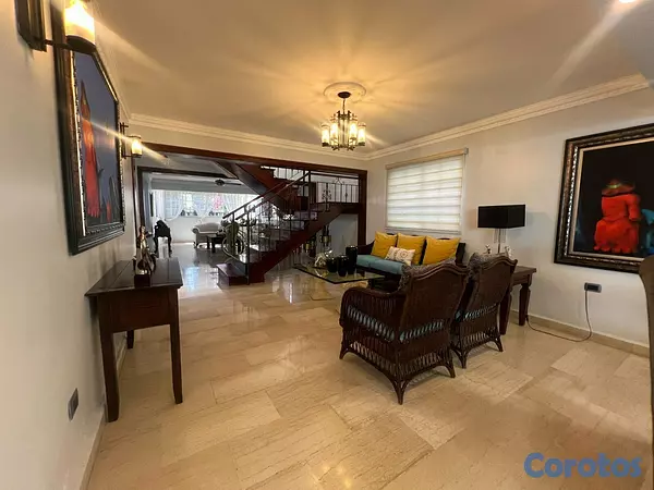 casas - Hermosa Casa en Venta en La Castellana – Santo Dom 8