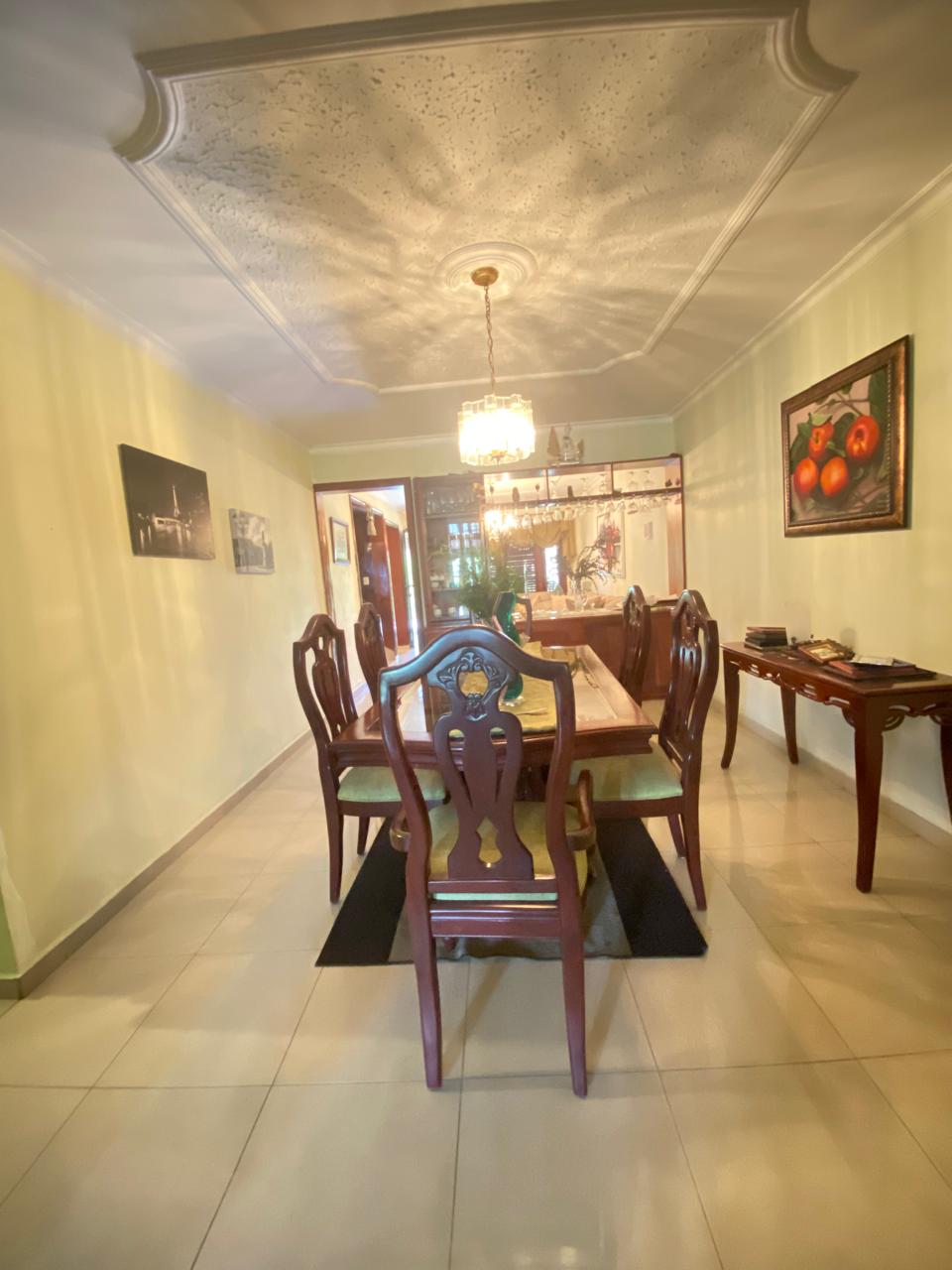 casas - Casa de dos niveles con una excelente ubicacion en 4