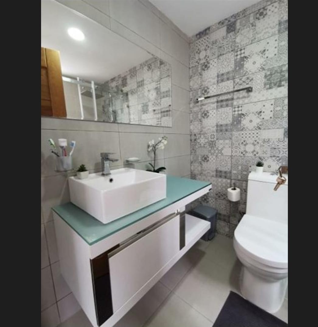 apartamentos - Apartamento 2do piso en evaristo morales 
 3