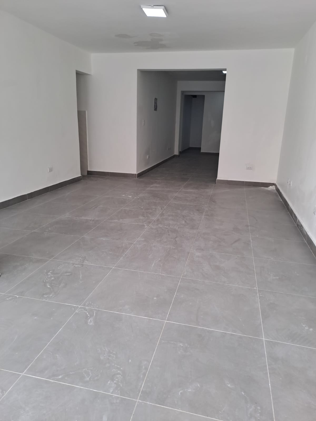 oficinas y locales comerciales - Alquilo local 1er piso 60 mts en arroyo hondo   6
