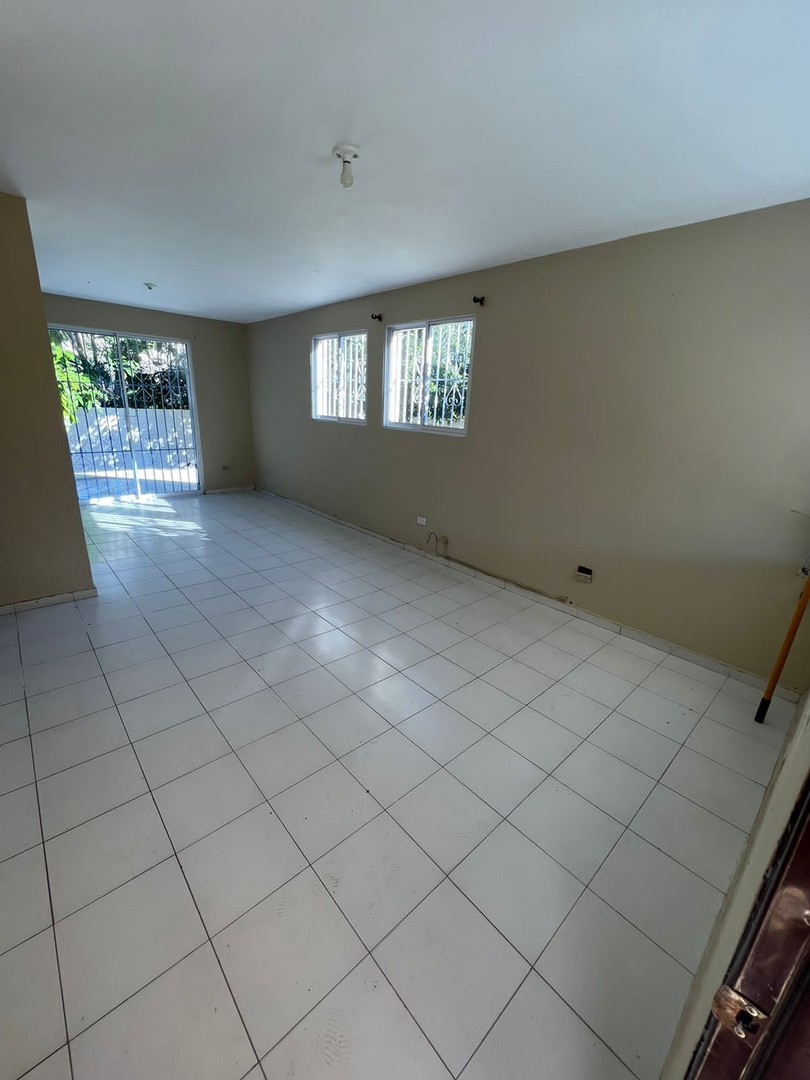 apartamentos - Se vende casa a pasos de la Ave. España, en residencial totalmente cerrado; 0