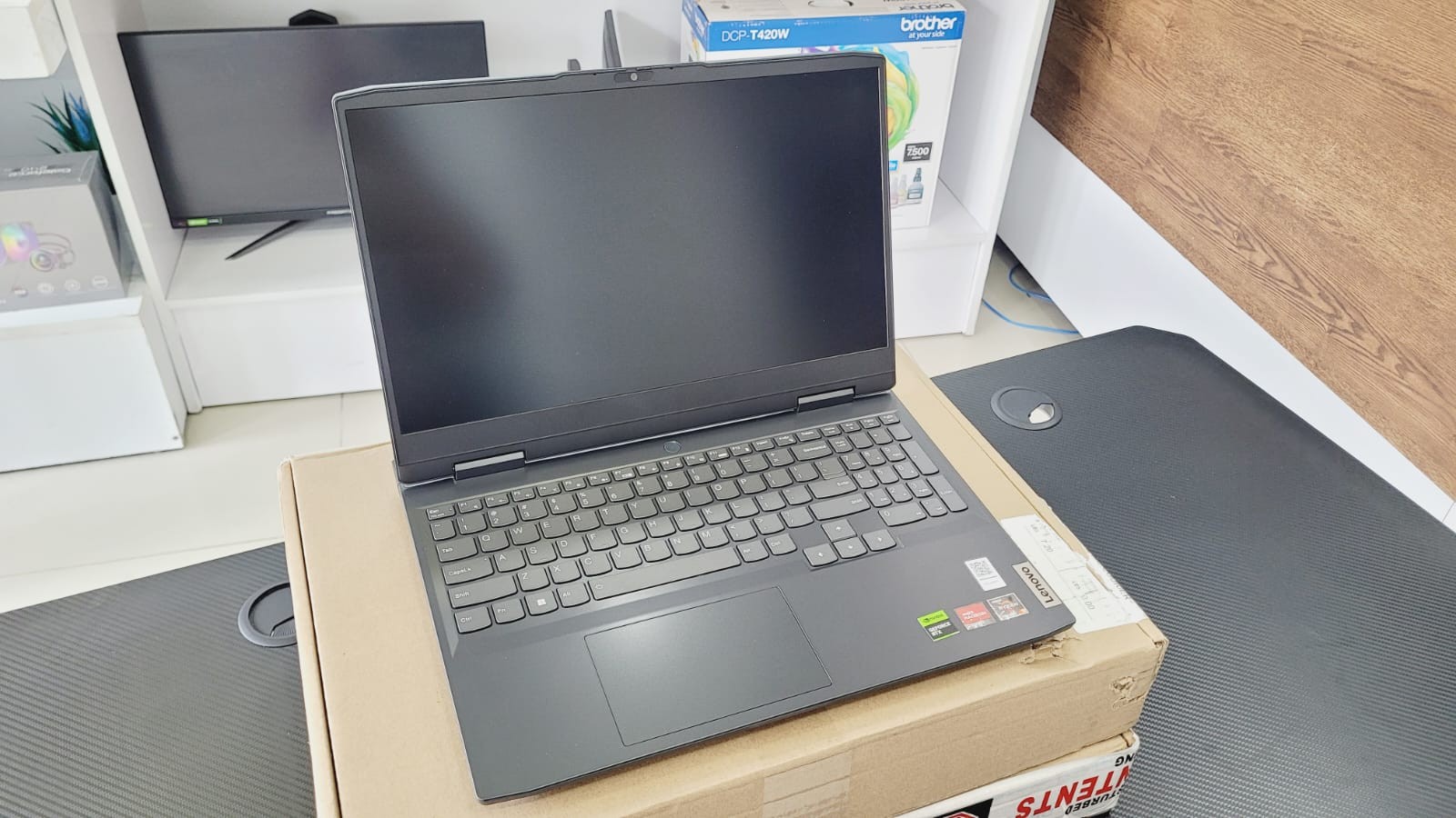 computadoras y laptops - LAPTOP LENOVO GAMING 3 RYZEN 5 8GB 512SSD