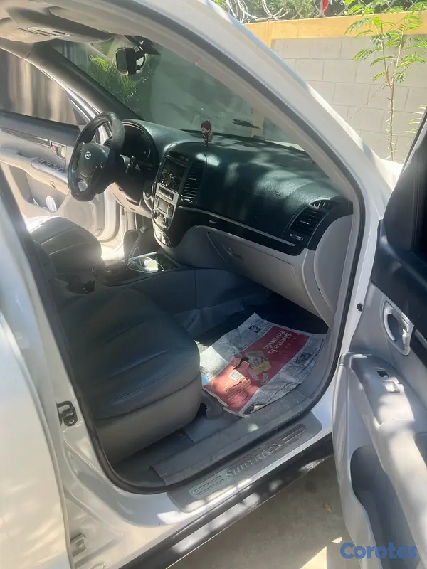 jeepetas y camionetas - Hyundai Santa Fe, muy buenas condiciones y buen precio  2
