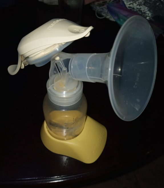 cuidado y nutricion - Extractor manual Medela y bolsa materna