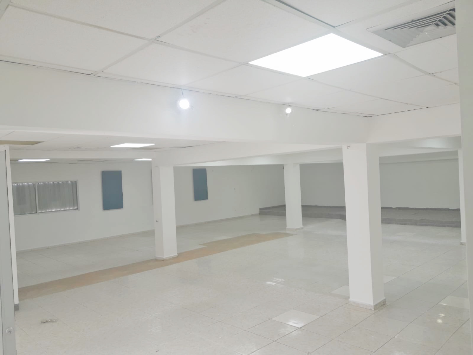 oficinas y locales comerciales - Local céntrico en Evaristo  7