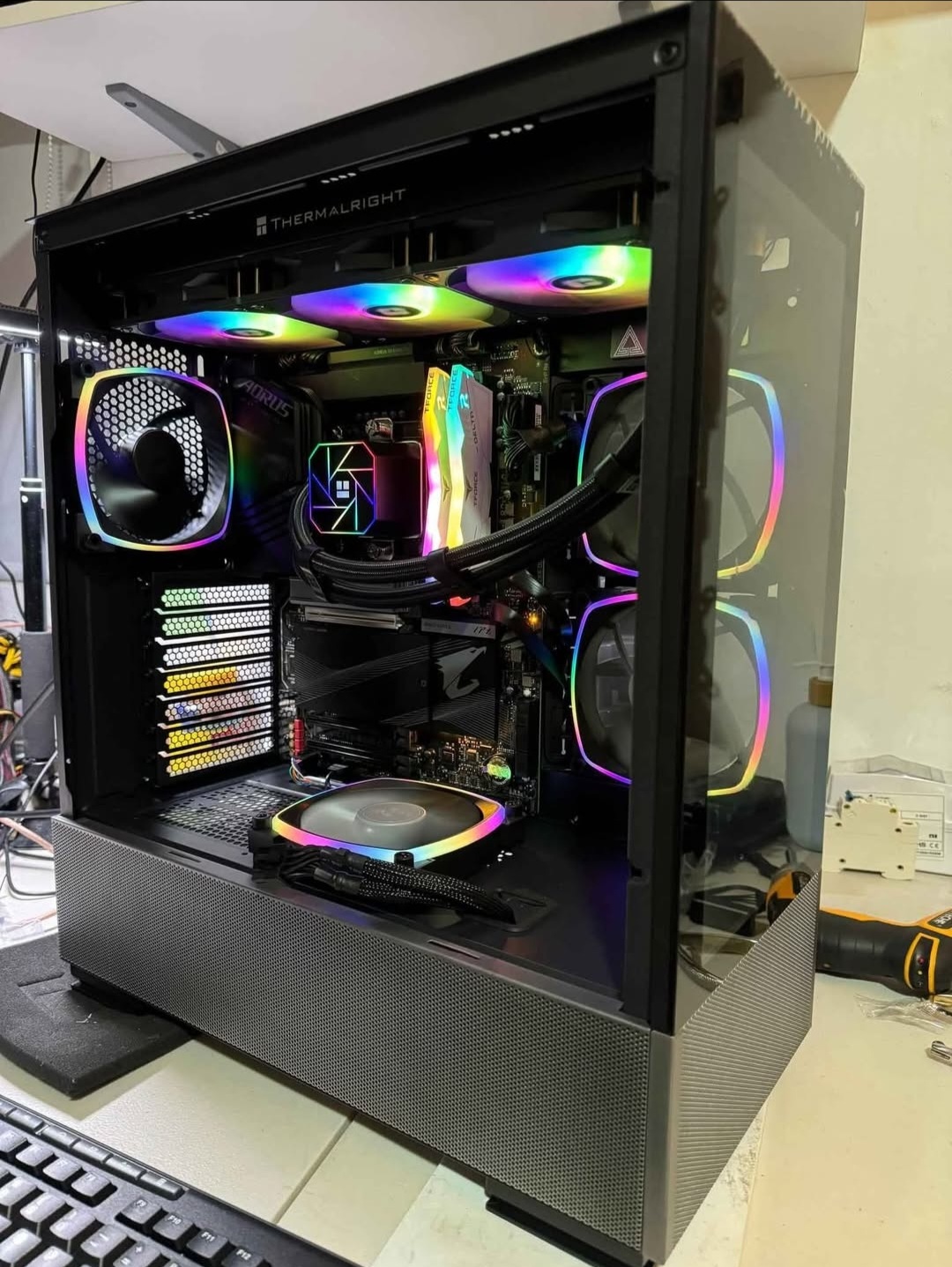 computadoras y laptops - CPU Core i9 13th, 32GB RAM, 1TB M2, NVidia RTX 4070, 360mm WaterCooler, Nueva 0