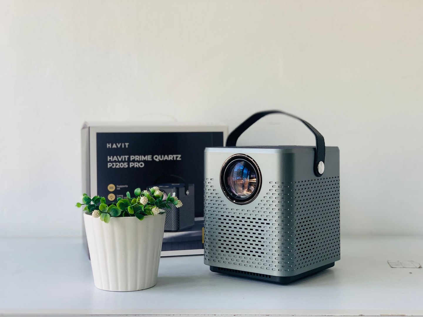 computadoras y laptops - Proyector portátil ,  Wifi , Bluetooth, hasta 150 plg , 4K  0