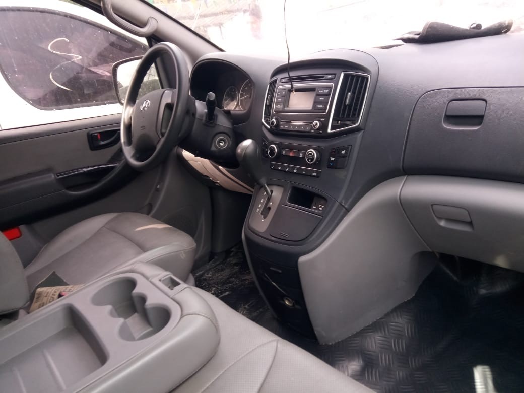 jeepetas y camionetas - HYUNDAI STAREX 2018 GRISDESDE: RD$1,320,100.00 4