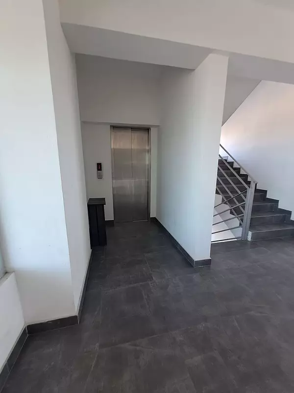 oficinas y locales comerciales - Alquilo local  2do piso 35 mts en los prados  5