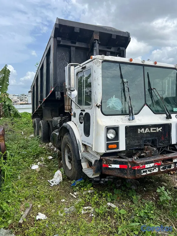 camiones y vehiculos pesados - Mack MR  3
