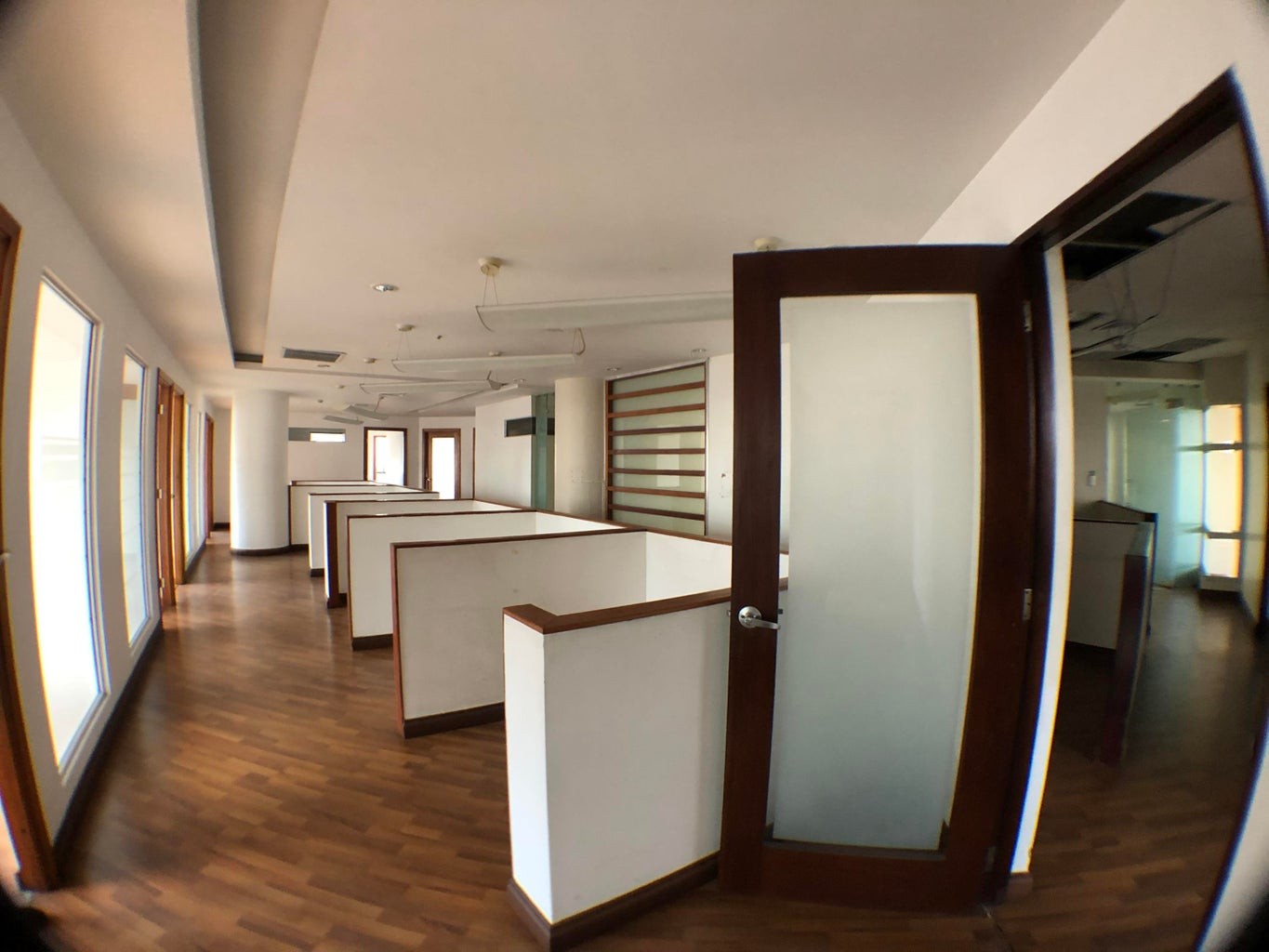 oficinas y locales comerciales -  local para oficina con divisiones para áreas de trabajo, oficinas, etc 6