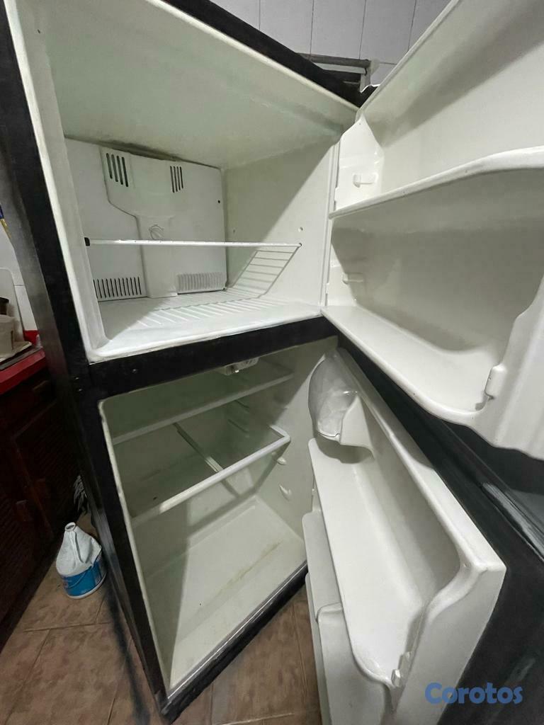 electrodomesticos - Nevera Frigidaire gris en excelentes condiciones  3