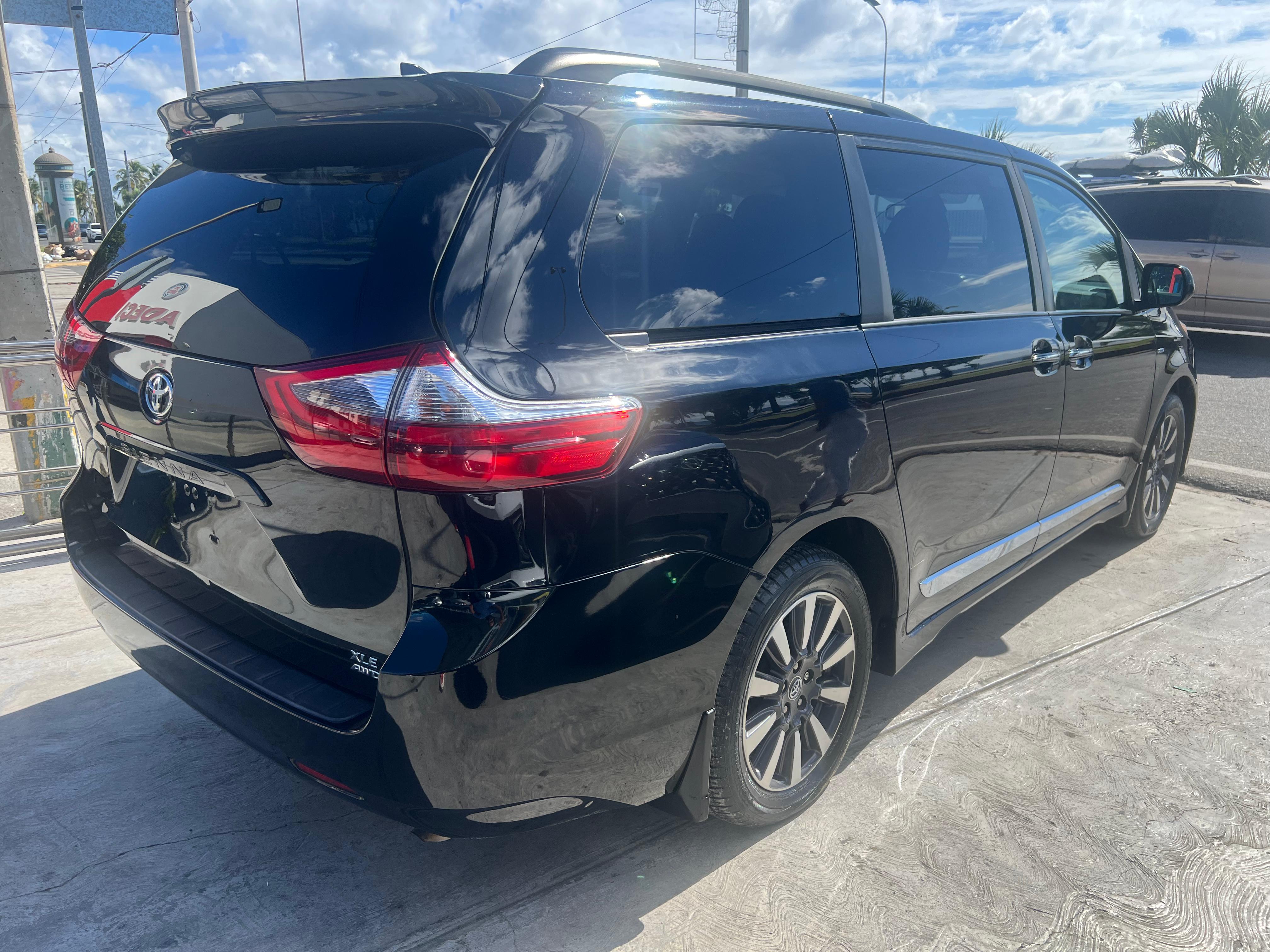 jeepetas y camionetas - Toyota Sienna XLE 2020 9