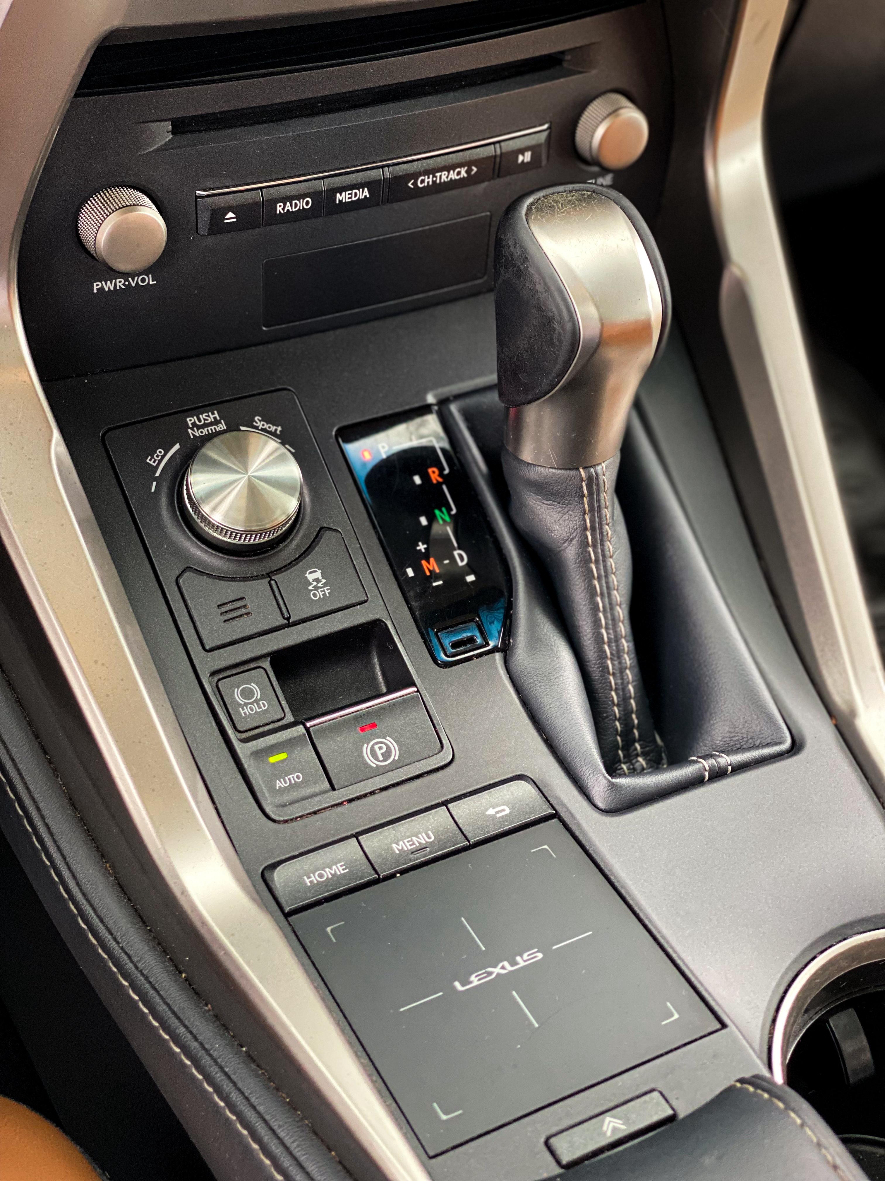 jeepetas y camionetas - Lexus NX300 4WD 2019 FINANCIAMIENTO DISPONIBLE 8