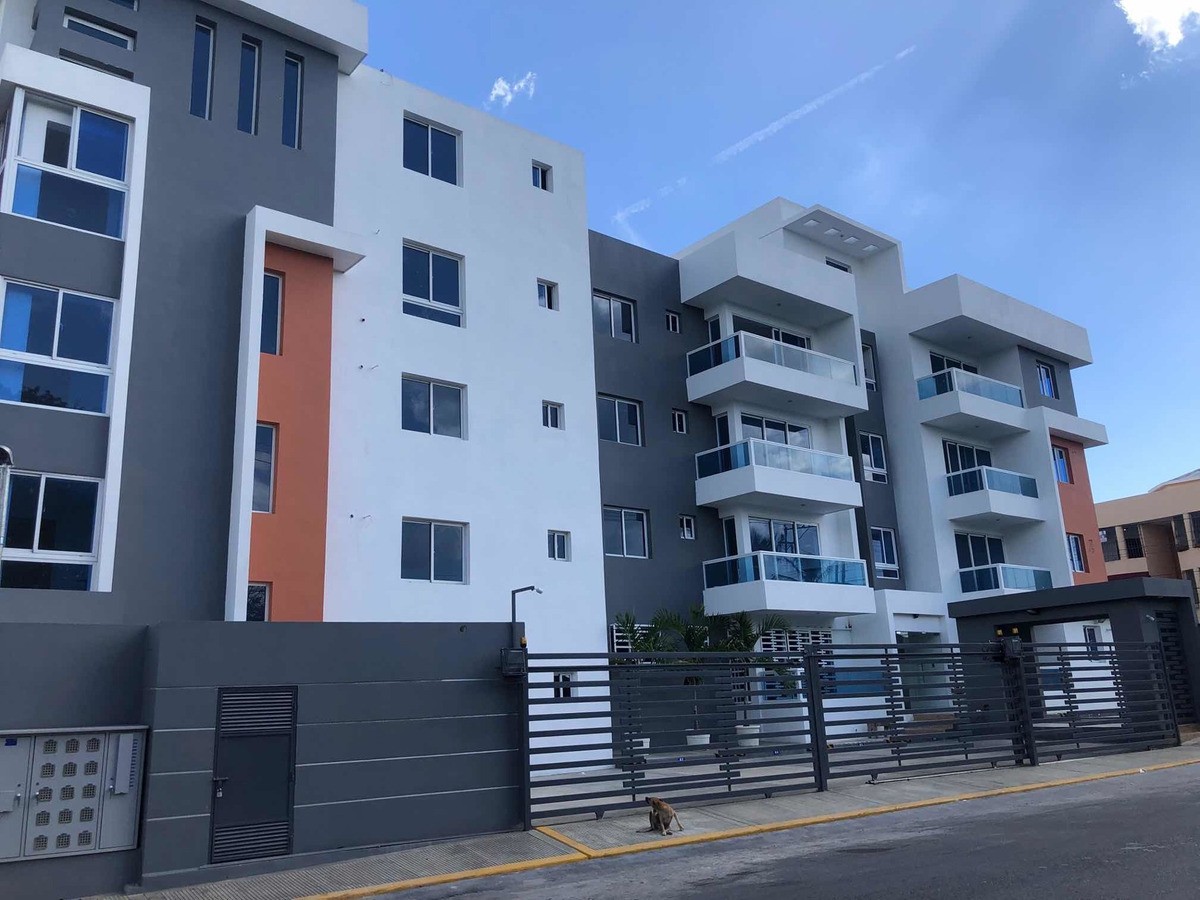 apartamentos - Alquilo apartamento penthouse en los corales del Sur 800 dolares la renta 