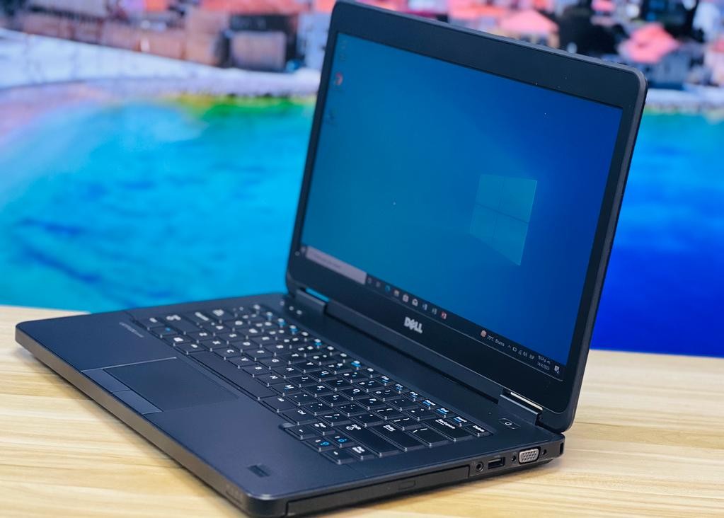 computadoras y laptops - Laptop Dell Latitude E5440  i3 4TA GENE 8GB RAM 128GB SSD 4