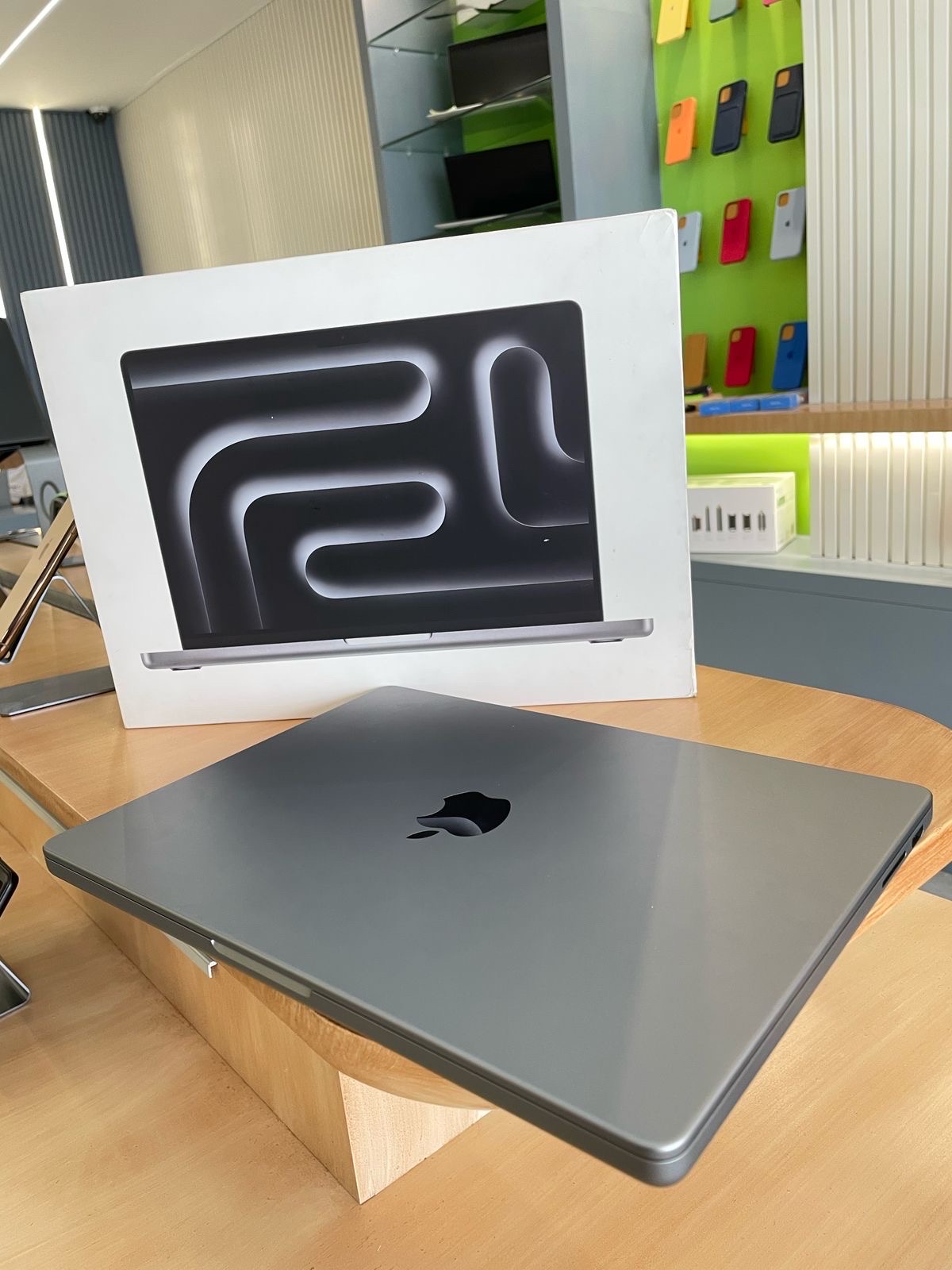 computadoras y laptops - MACBOOK PRO M3 14 PULGADAS 512GB 8GB RAN/ OPEN BOX 2