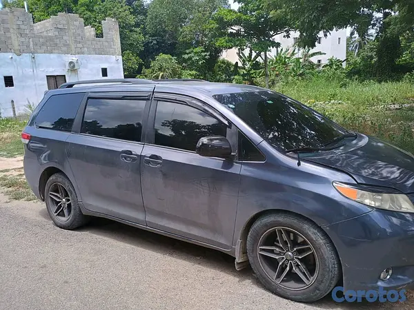 jeepetas y camionetas - 2014 Toyota Sienna 3