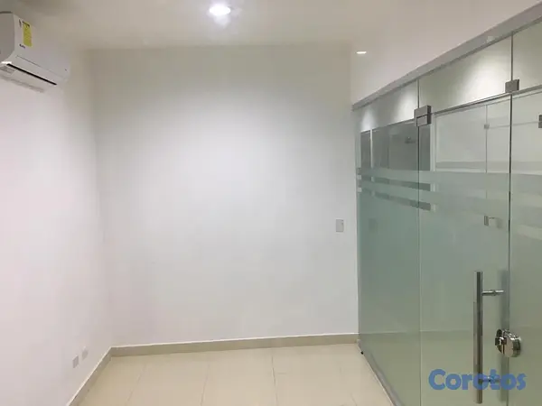 oficinas y locales comerciales - alquilo oficina en malecón  3