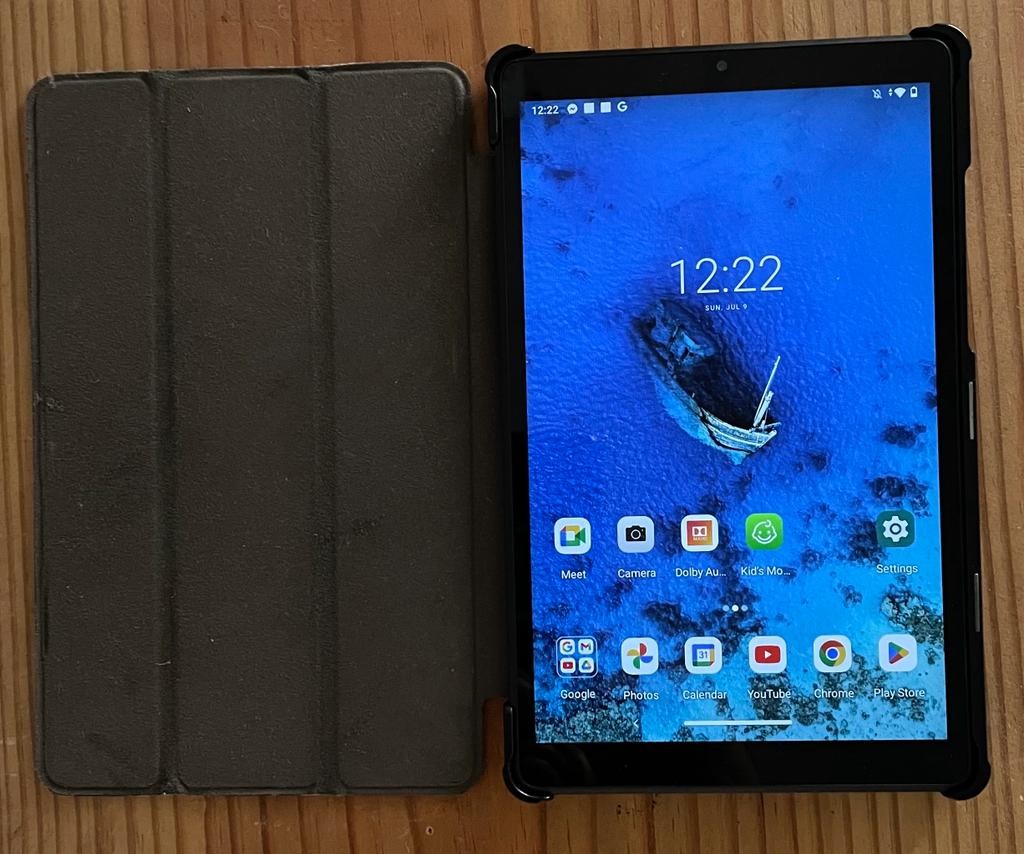 celulares y tabletas - Tableta Lenovo Modelo Tab M8 con el cover incluido 