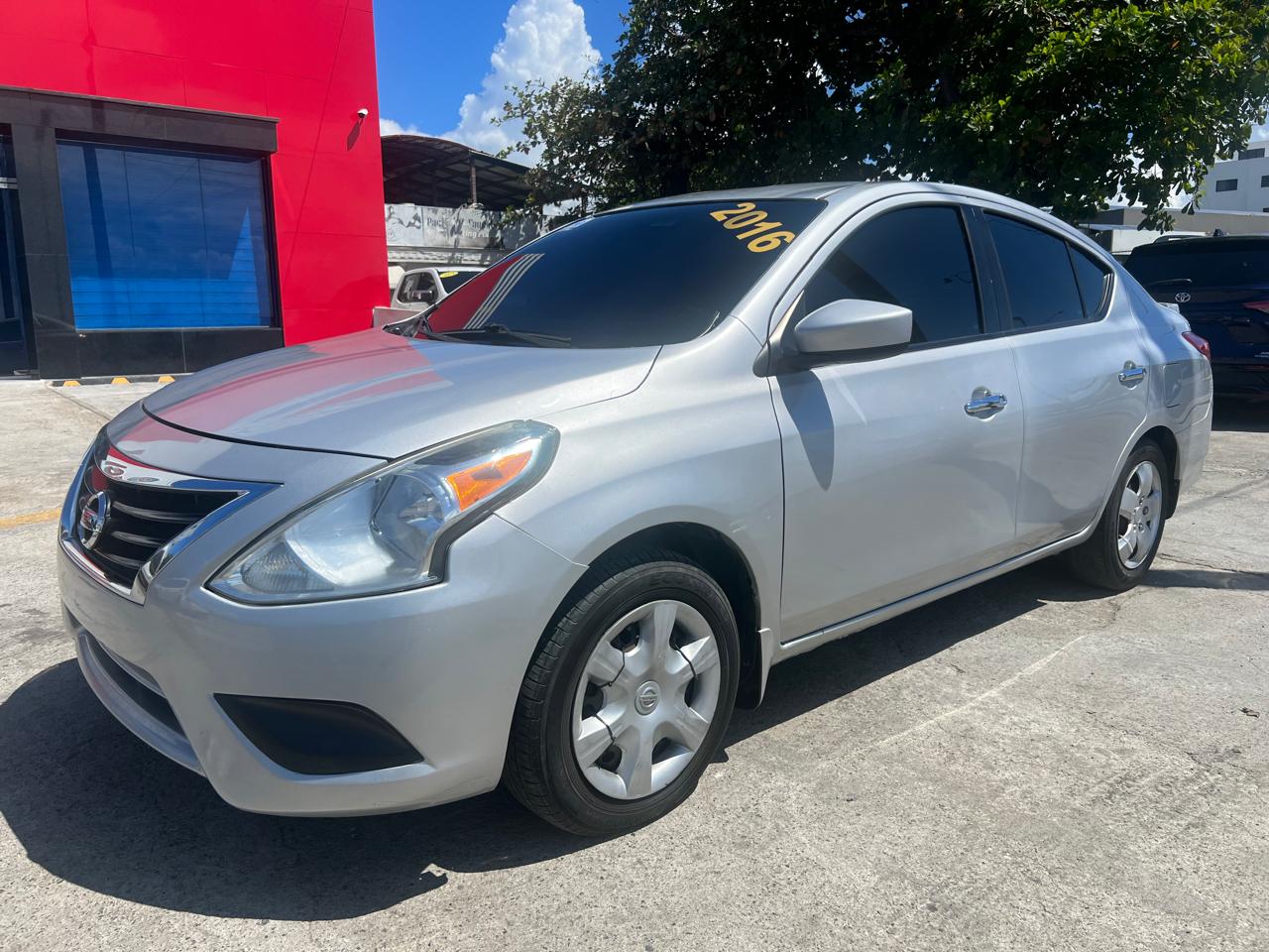 carros - Nissan Versa 2016