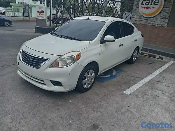 carros - Nissan latió /versa 2013  5
