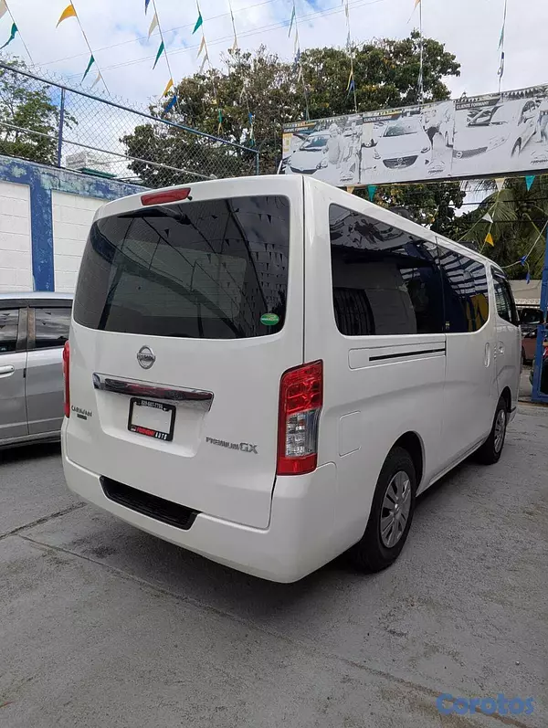 jeepetas y camionetas - NISSAN NV350 2021 GX PREMIUM 4X4 8