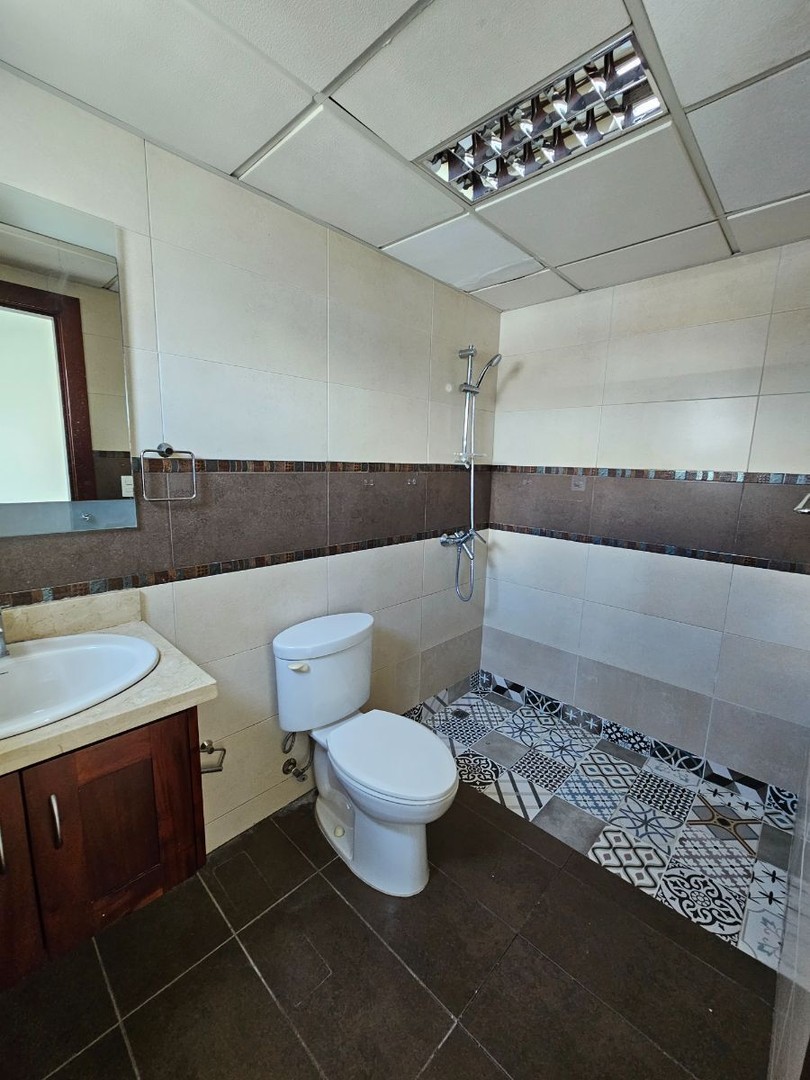 apartamentos - Se vende y se alquila  apartamento en el Naco 
 8