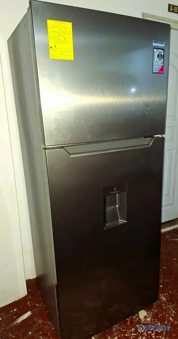 electrodomesticos - Nevera Top Mount Frigidaire, 15 P.c., Dispensador  1