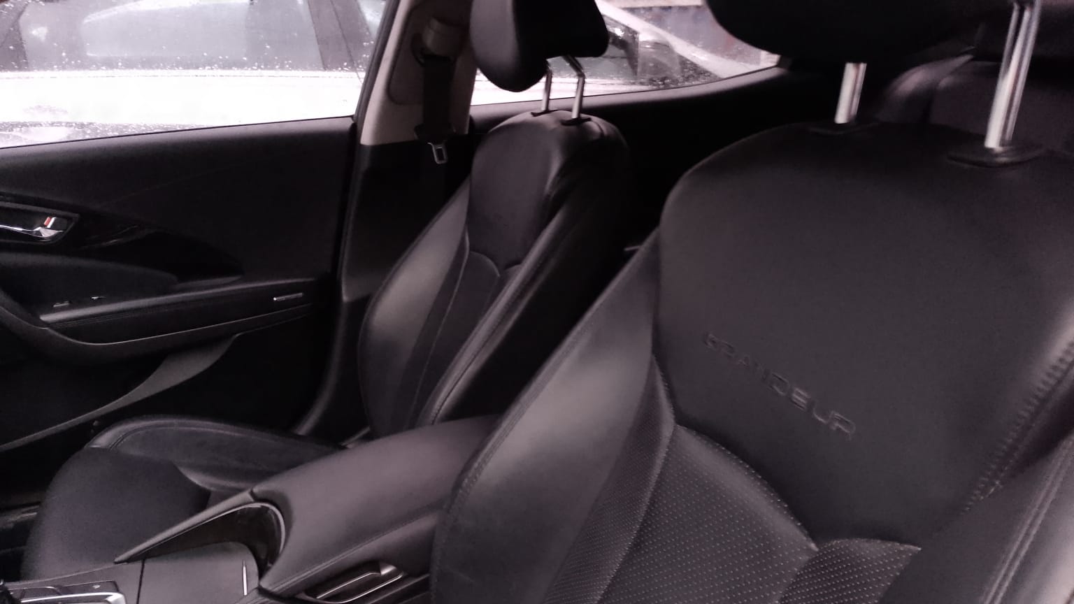 carros - HYUNDAI GRANDEUR 2017 NEGRO DESDE: RD$710,100.00  3