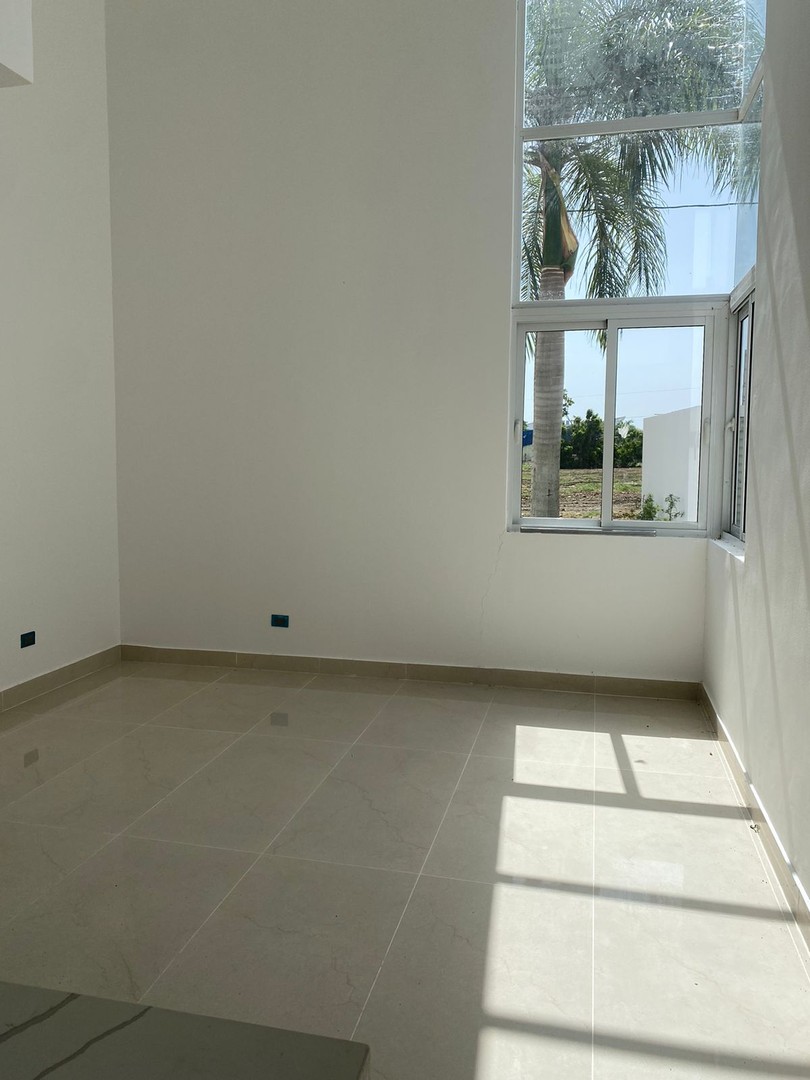 casas - Hermosa Casa de 2 Niveles en Proyecto Cerrado, Llanos de Gurabo  5