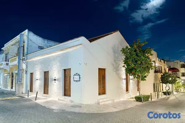 casas - En Venta y Alquiler Casa de Lujo Zona Colonial amueblada y Reformada 4