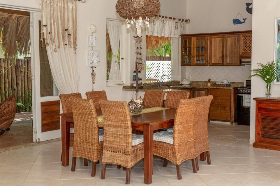 casas - Casa en venta #24-11 amueblada, 3 dormitorios con baño, balcón, jacuzzi, terraza 0
